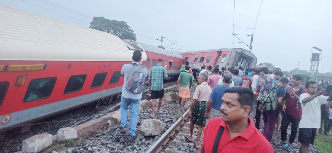  Howrah-Mumbai Mail Derailment - 2 killed, 20 injured as yet another train mishap 